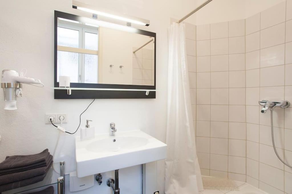 Exclusive 2-Room Souterrain Apartment Nuremberg Bagian luar foto