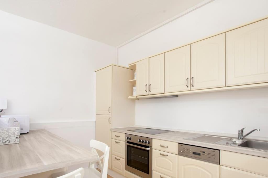 Exclusive 2-Room Souterrain Apartment Nuremberg Bagian luar foto